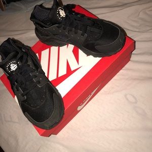 Nike Huarache Black womens size 8 authentic